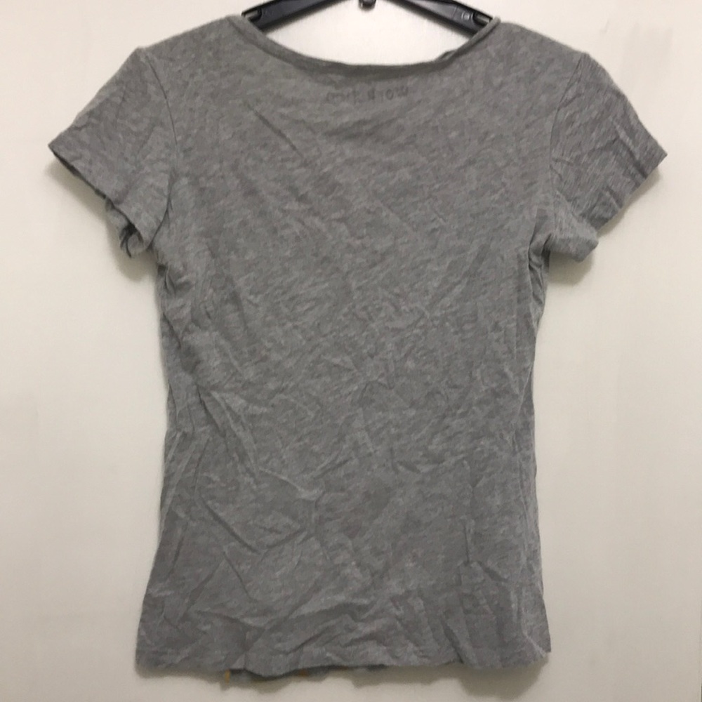 Giraffe Graphic V-Neck Tee - Picture 2 of 4